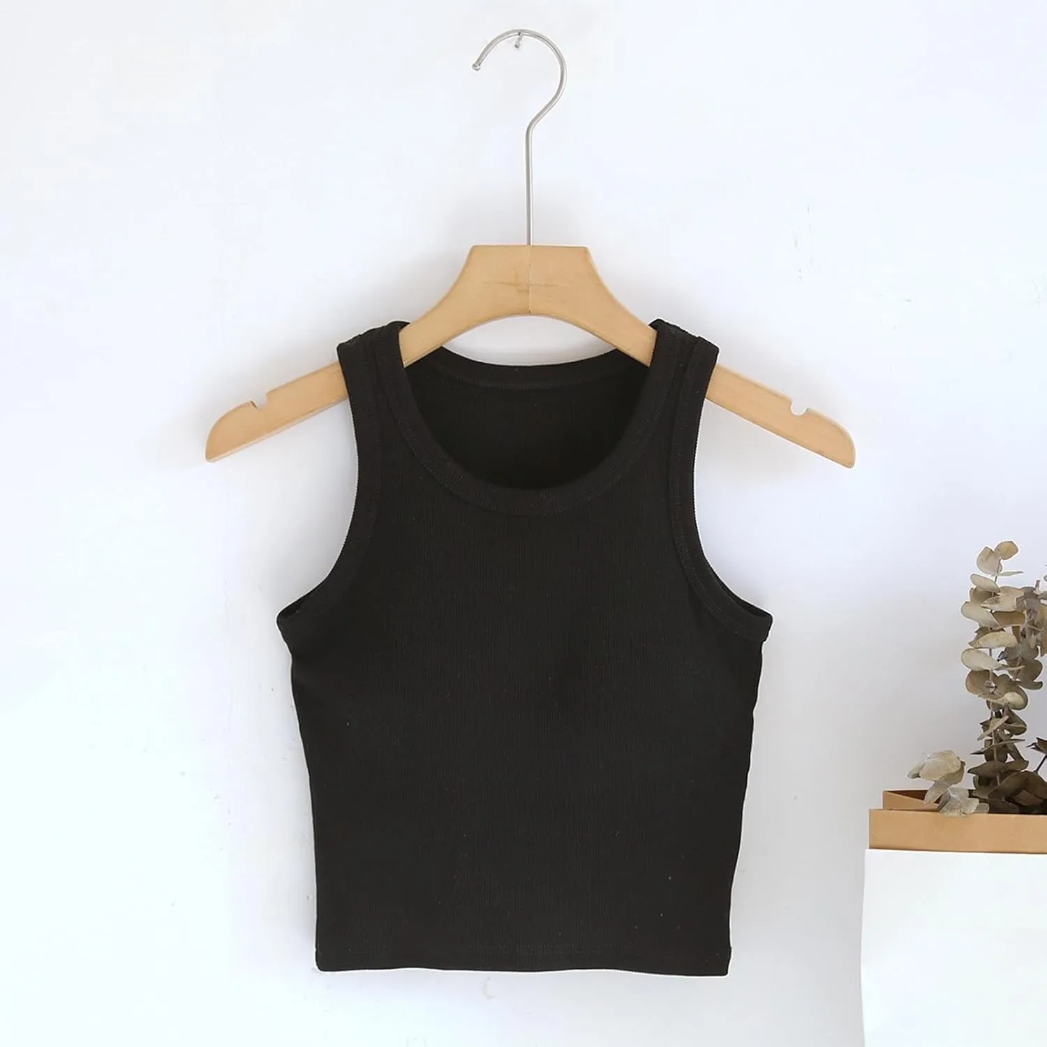 Womens Tops Tank Top with Built in Bra 2025 Summer Spaghetti Strap Sports Camisoles Layering Undershirts Cami Tops