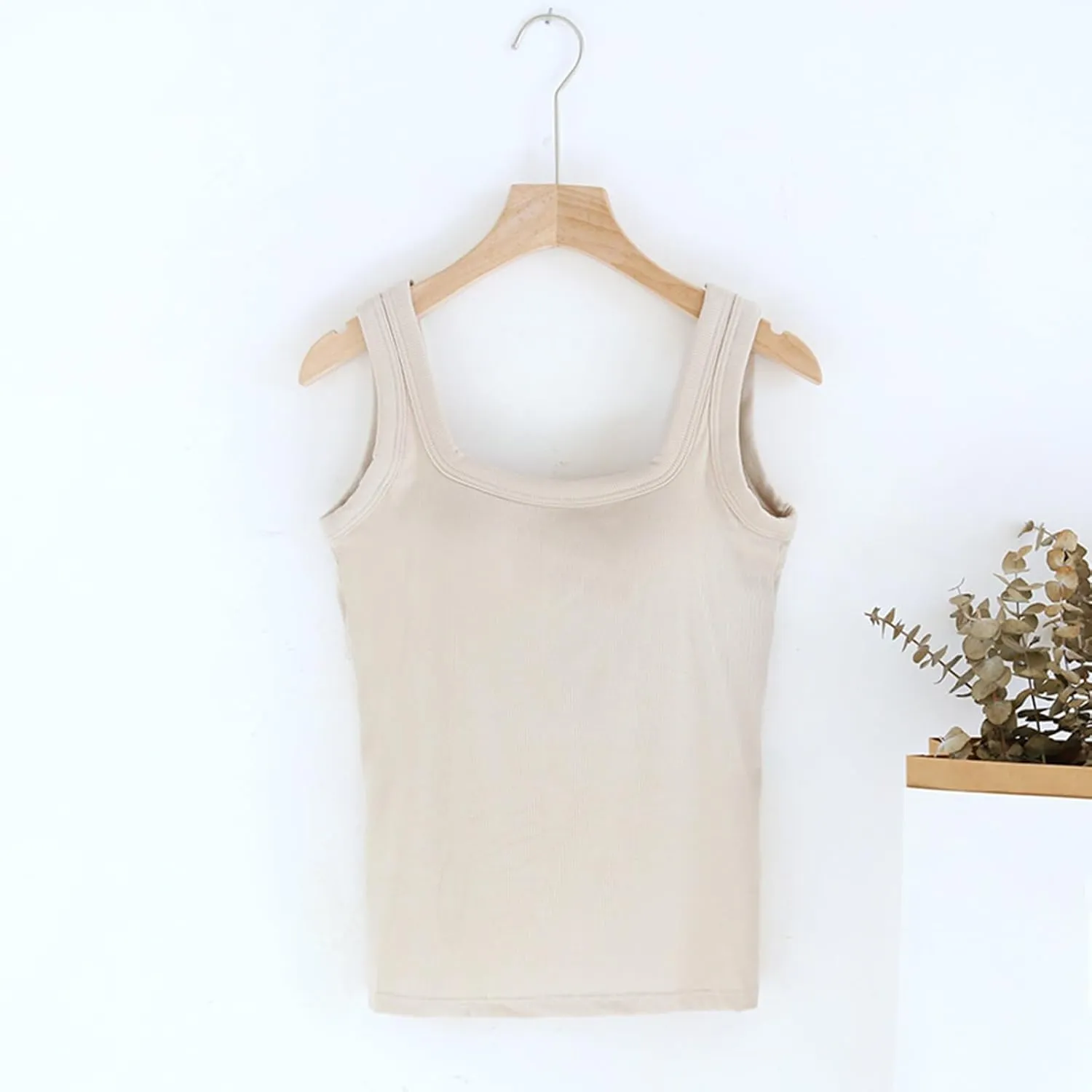 Womens Tops Tank Top with Built in Bra 2025 Summer Spaghetti Strap Sports Camisoles Layering Undershirts Cami Tops
