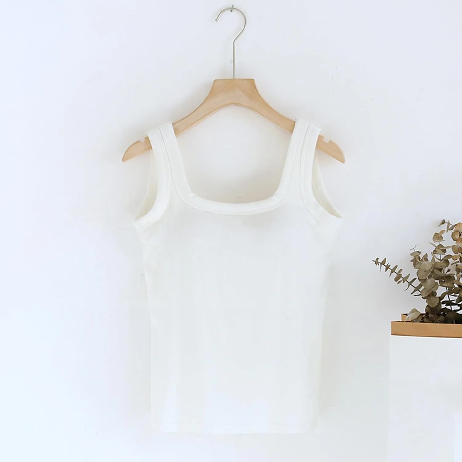 Womens Tops Tank Top with Built in Bra 2025 Summer Spaghetti Strap Sports Camisoles Layering Undershirts Cami Tops